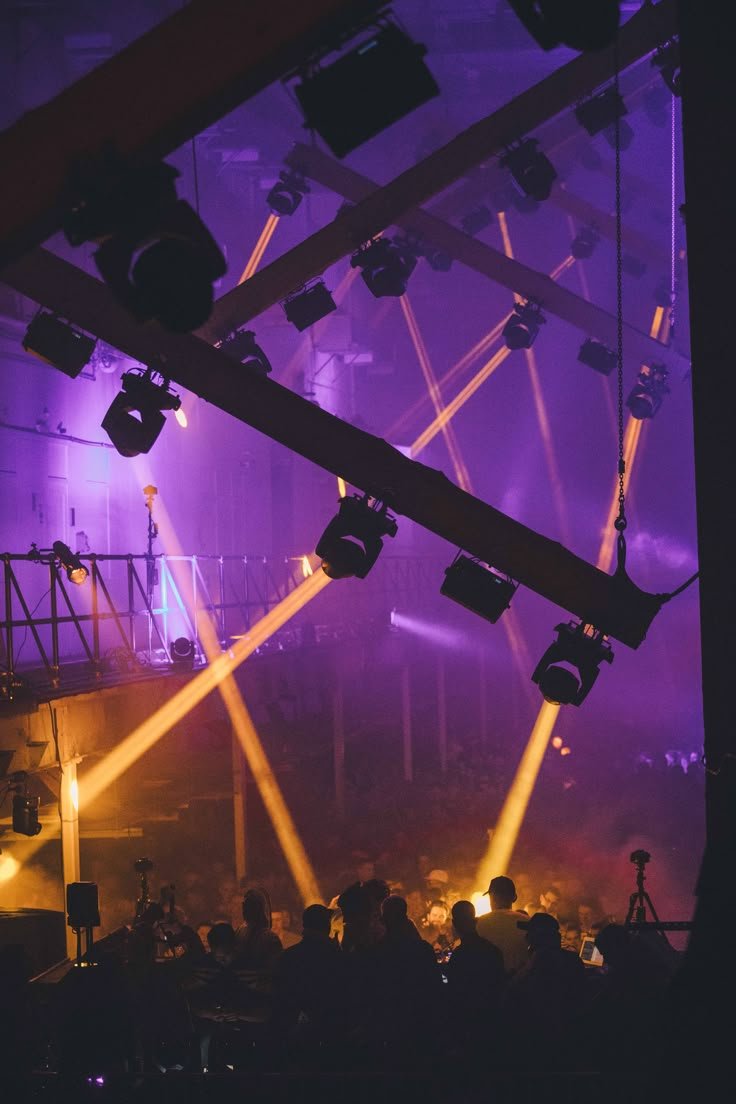 Cultural motifs and modern stage